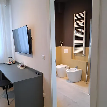 Bolognamania Rooms-saffi 3*